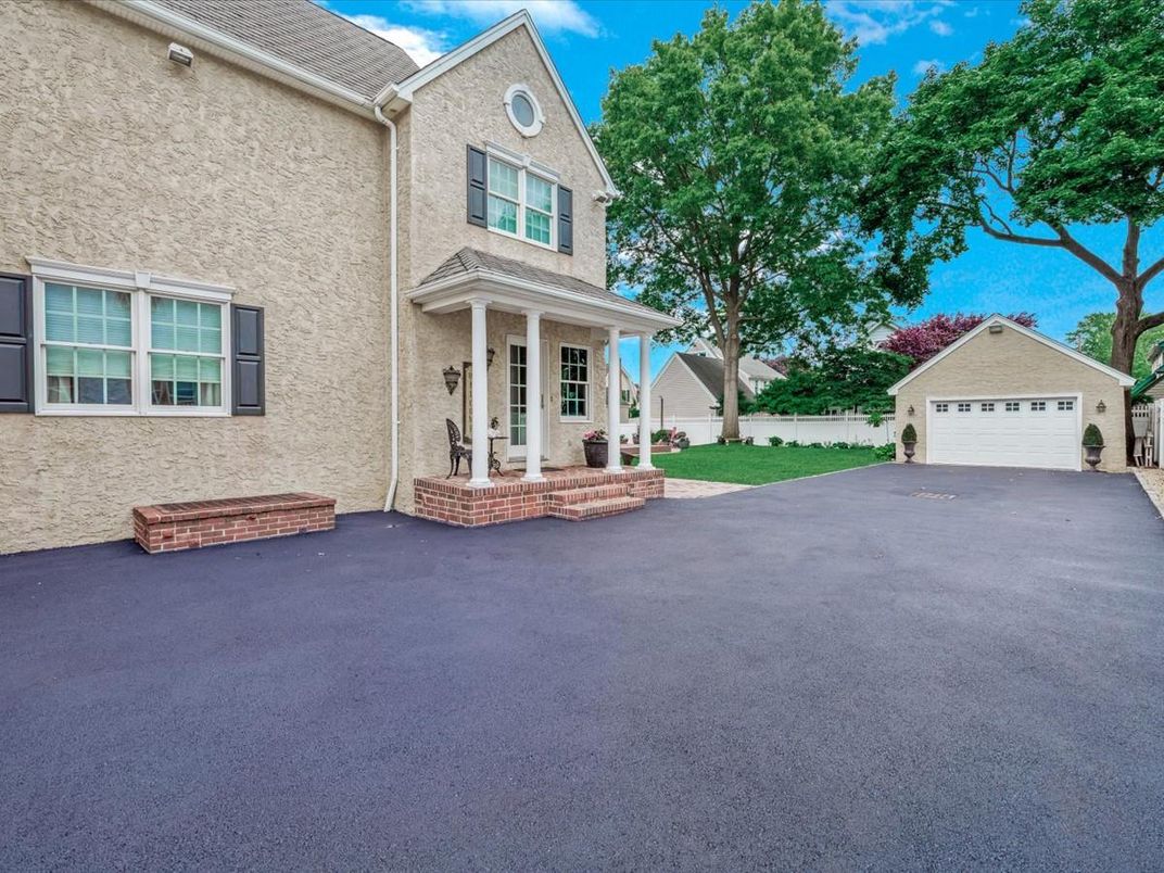 Detached Garage, Exterior