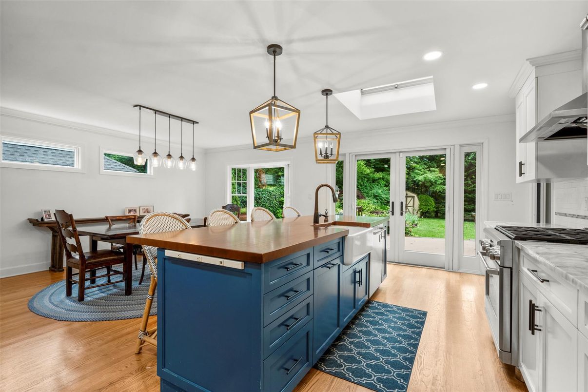 Dining room, Interior, Kitchen, Pendant Lights, Recessed Lighting, Wood Texture Flooring