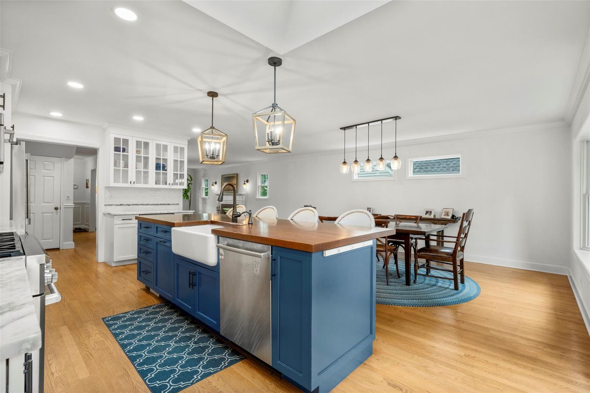 Dining room, Interior, Kitchen, Pendant Lights, Recessed Lighting, Wood Texture Flooring