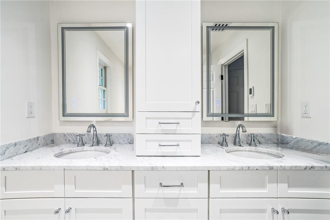 Bathroom, Dual Sink Vanities, Interior