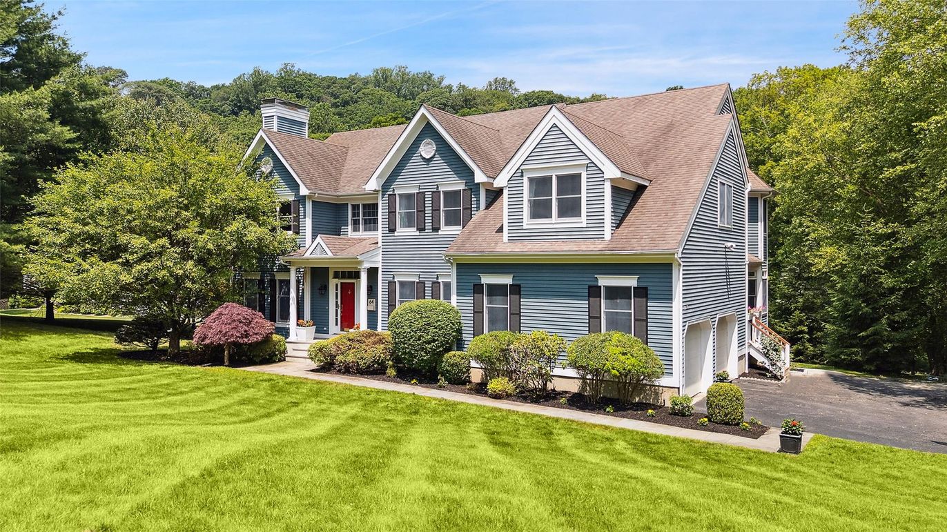 Backyard, Exterior, Facade, Queen Anne Victorian