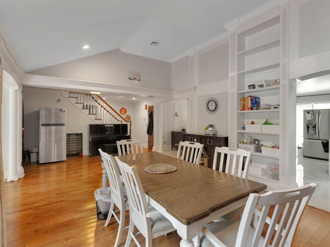 Dining room, Interior, Kitchen, Piano, Recessed Lighting, Wood Texture Flooring