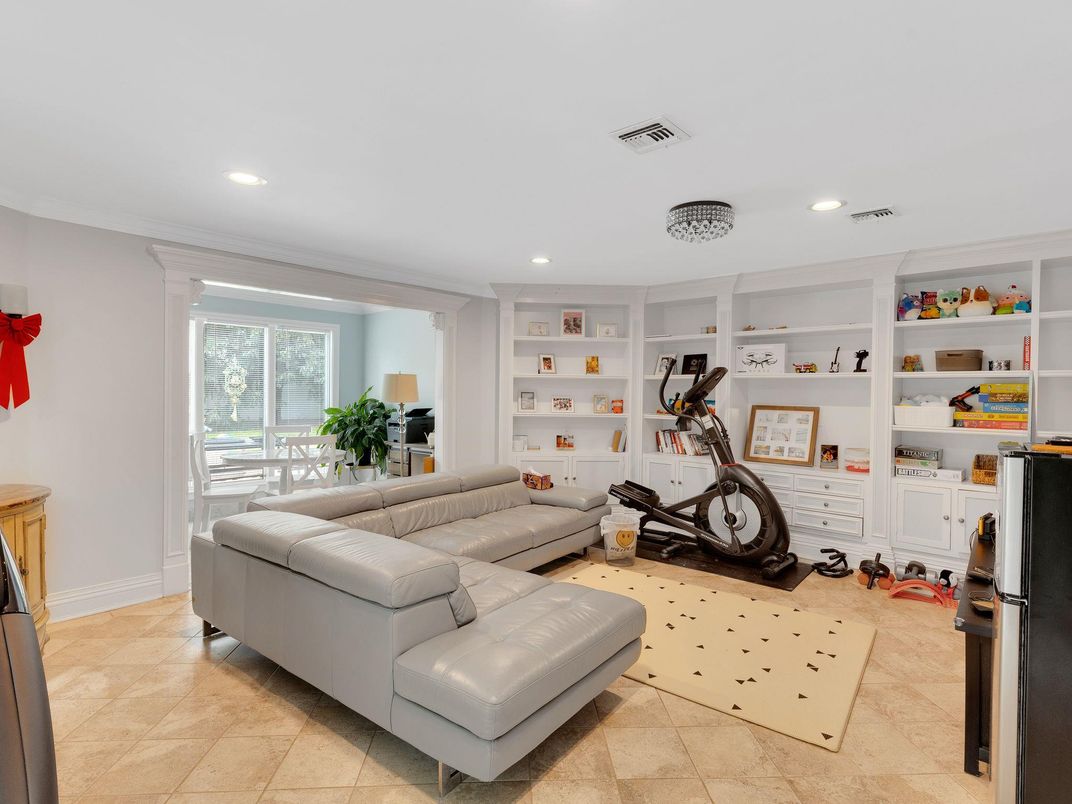 Fitness Equipment, Interior, Living room, Recessed Lighting