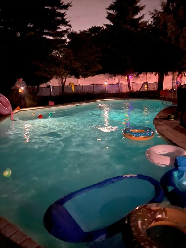 Exterior, Playground, Pool