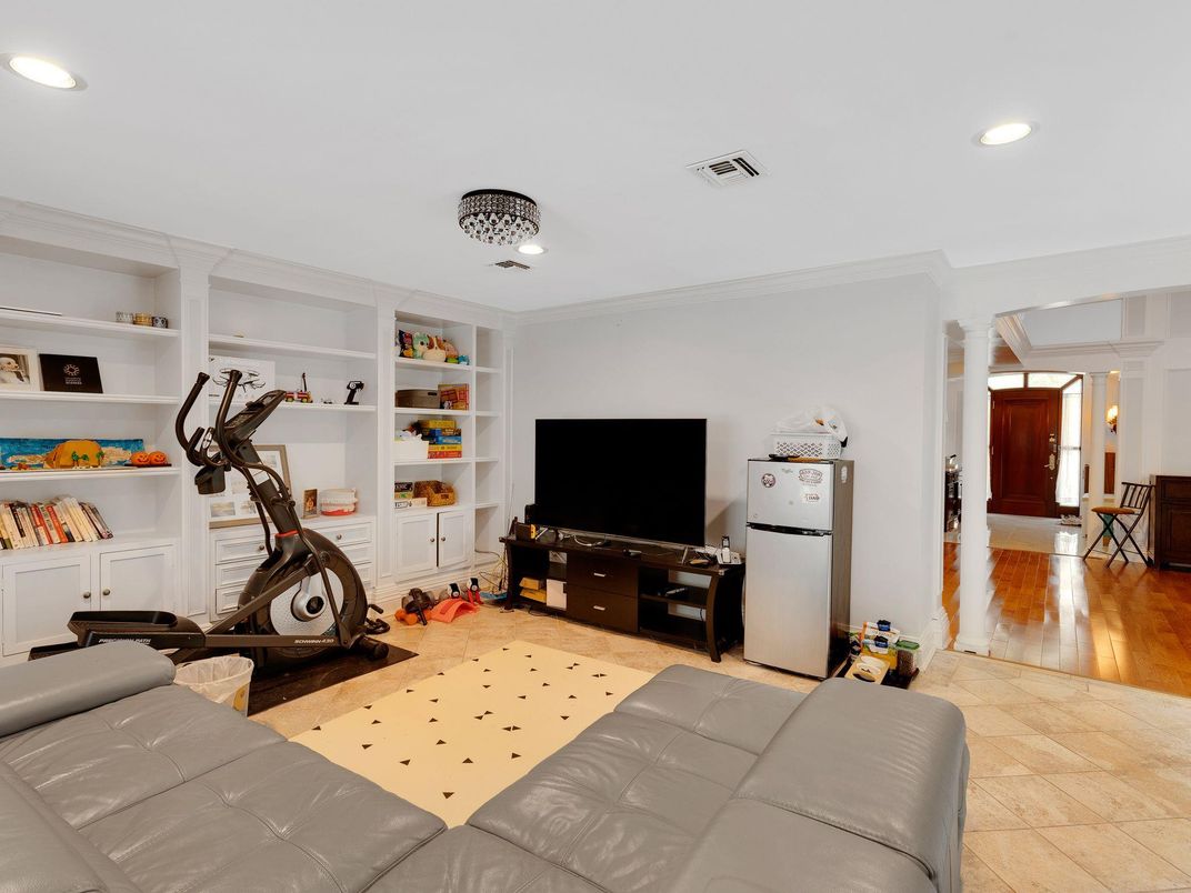 Fitness Equipment, Interior, Recessed Lighting, Wood Texture Flooring