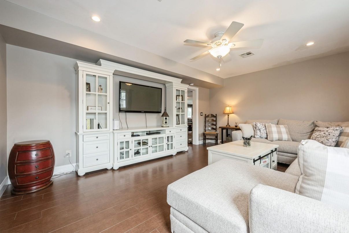 Interior, Living room, Recessed Lighting, Wood Texture Flooring