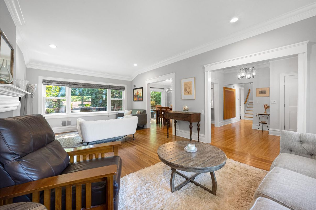 Chandelier, Interior, Living room, Recessed Lighting, Wood Texture Flooring