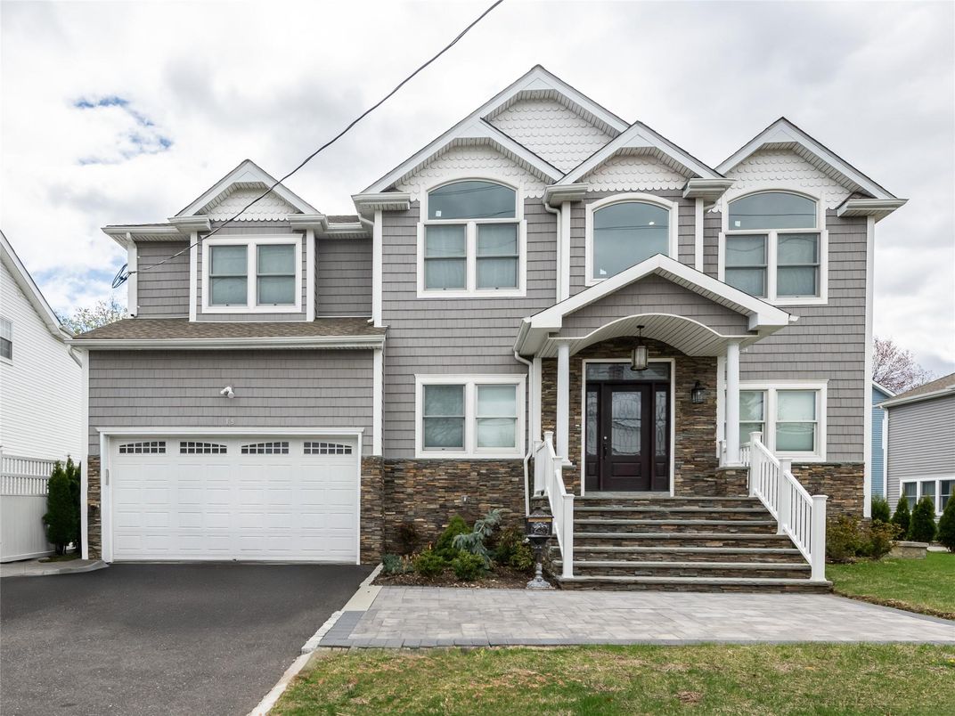 Attached, Exterior, Facade, Rowhouse