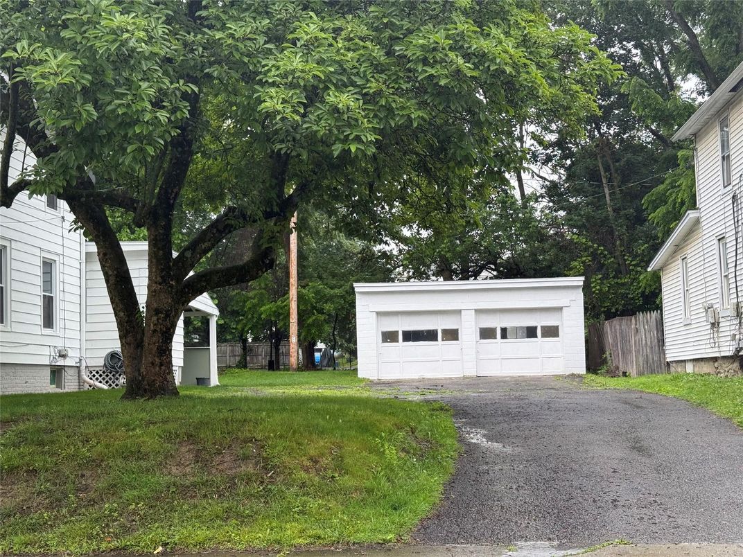 Detached Garage, Exterior
