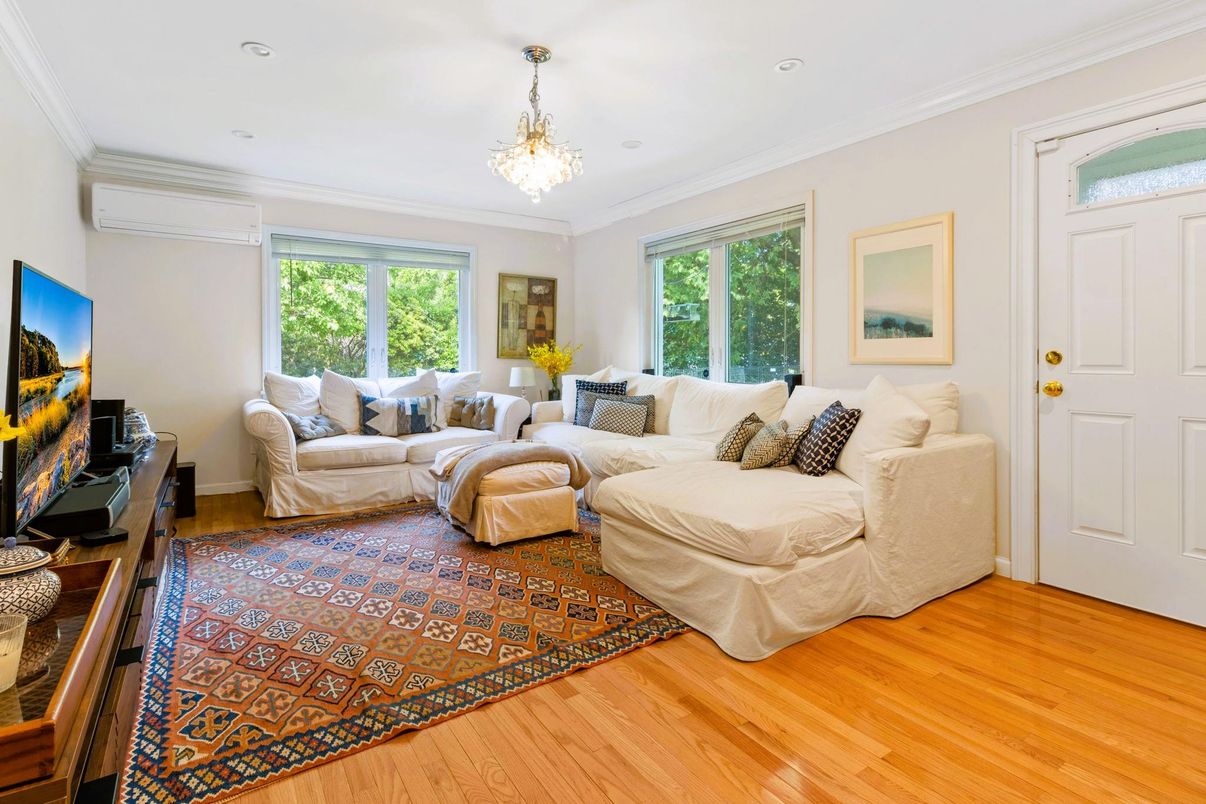 Interior, Living room, Pendant Lights, Recessed Lighting, Wood Texture Flooring