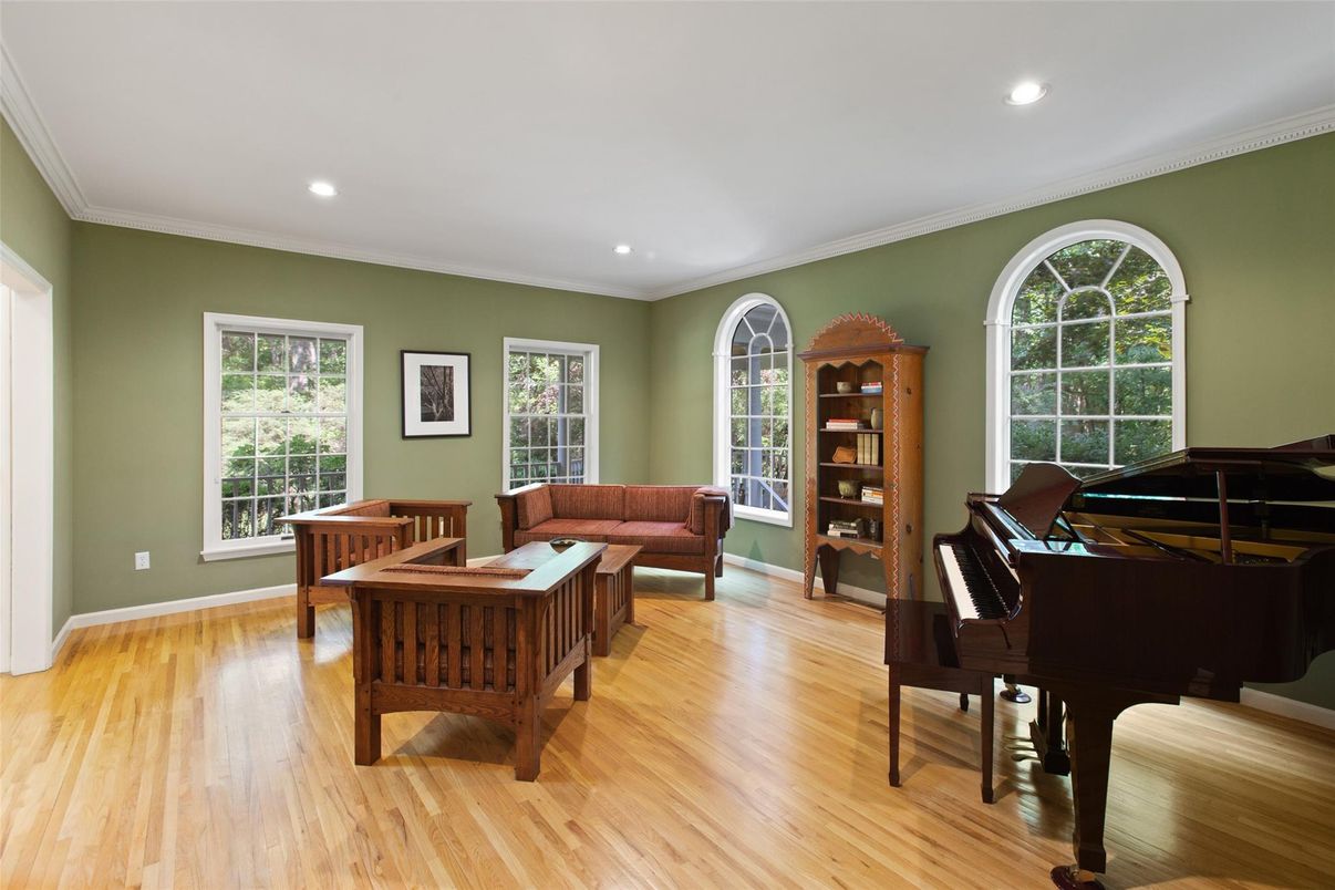 Interior, Living room, Piano, Recessed Lighting, Wood Texture Flooring