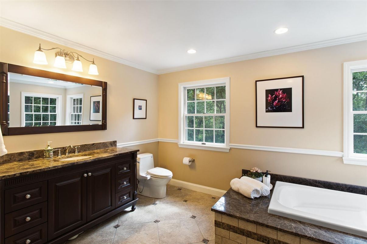 Bathroom, Interior, Recessed Lighting