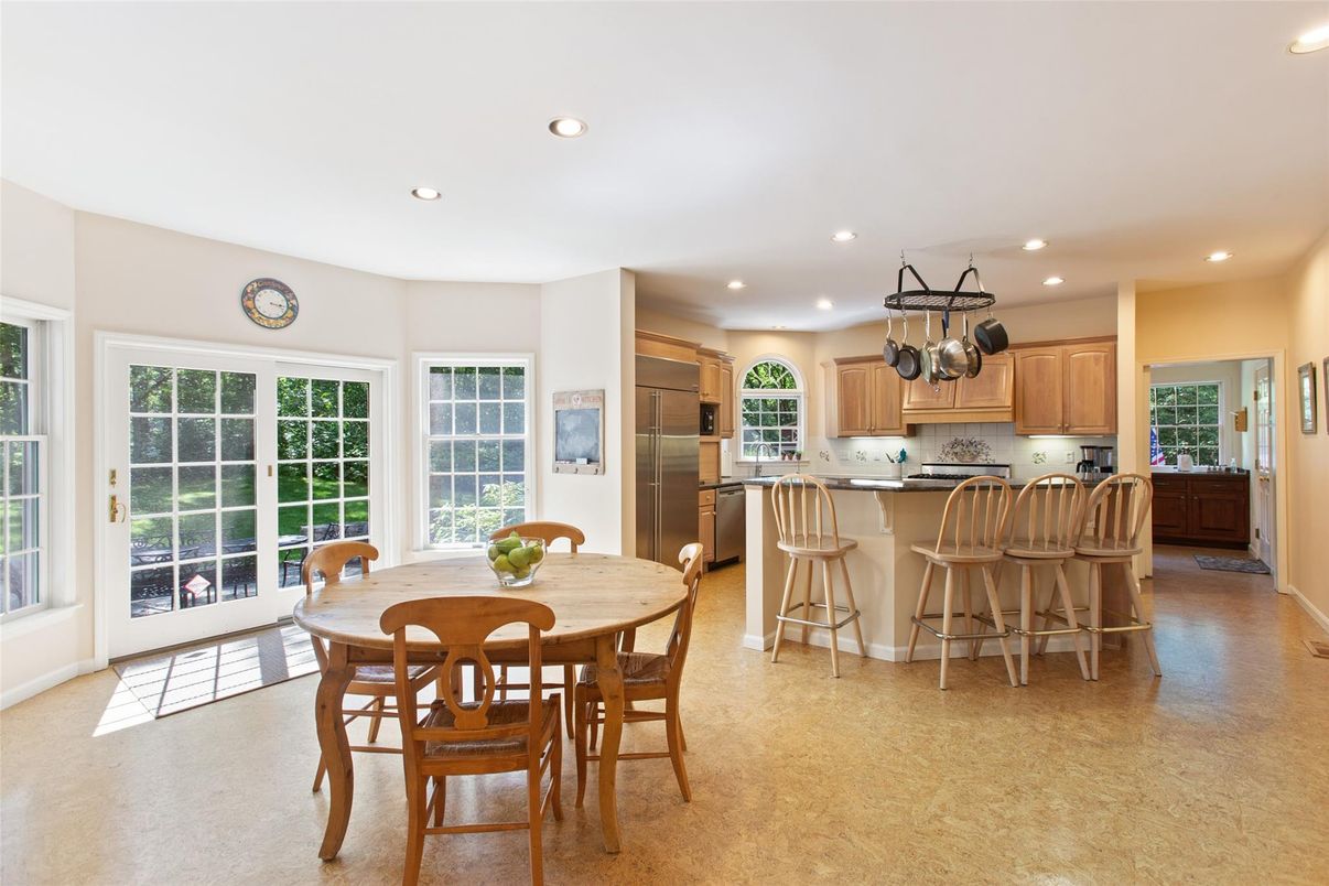 Dining room, Interior, Kitchen, Recessed Lighting, Stainless Steel Appliances