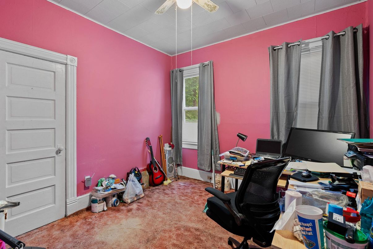 Home Office, Interior