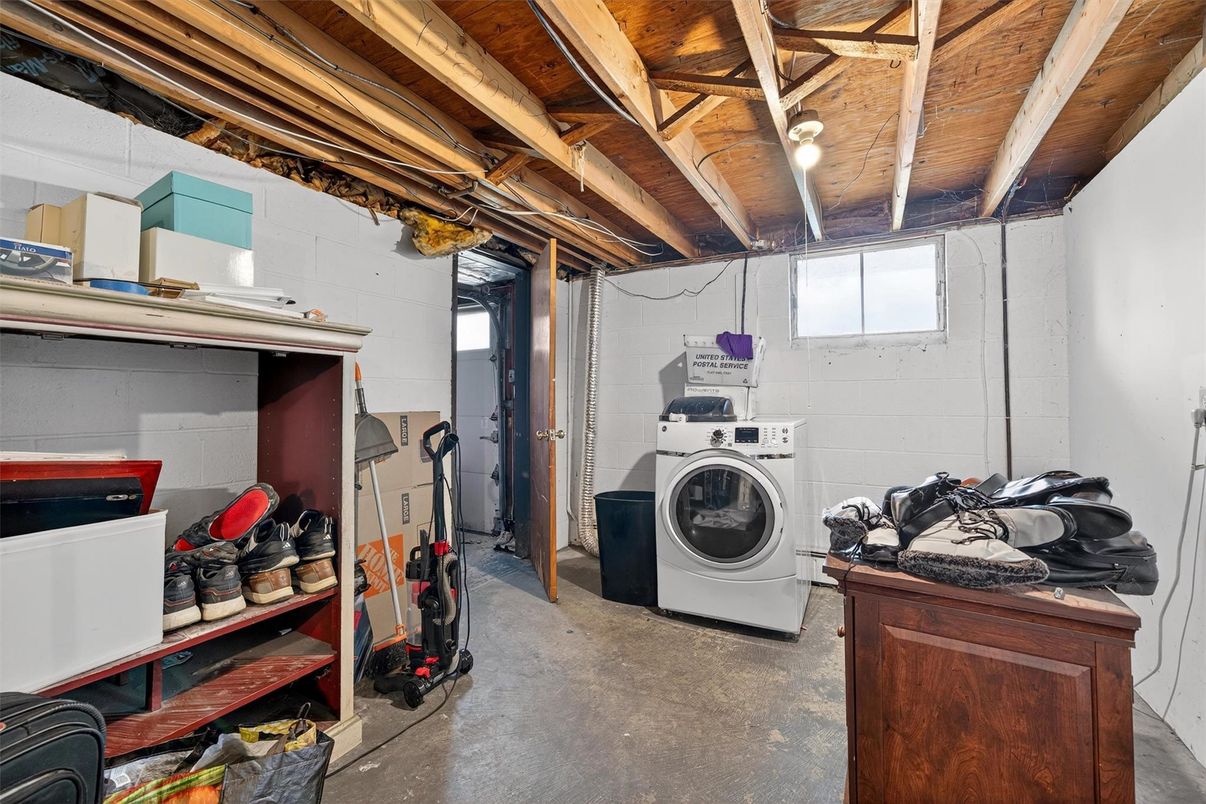 Interior, Washer, Wooden Beams, Wooden Ceilings