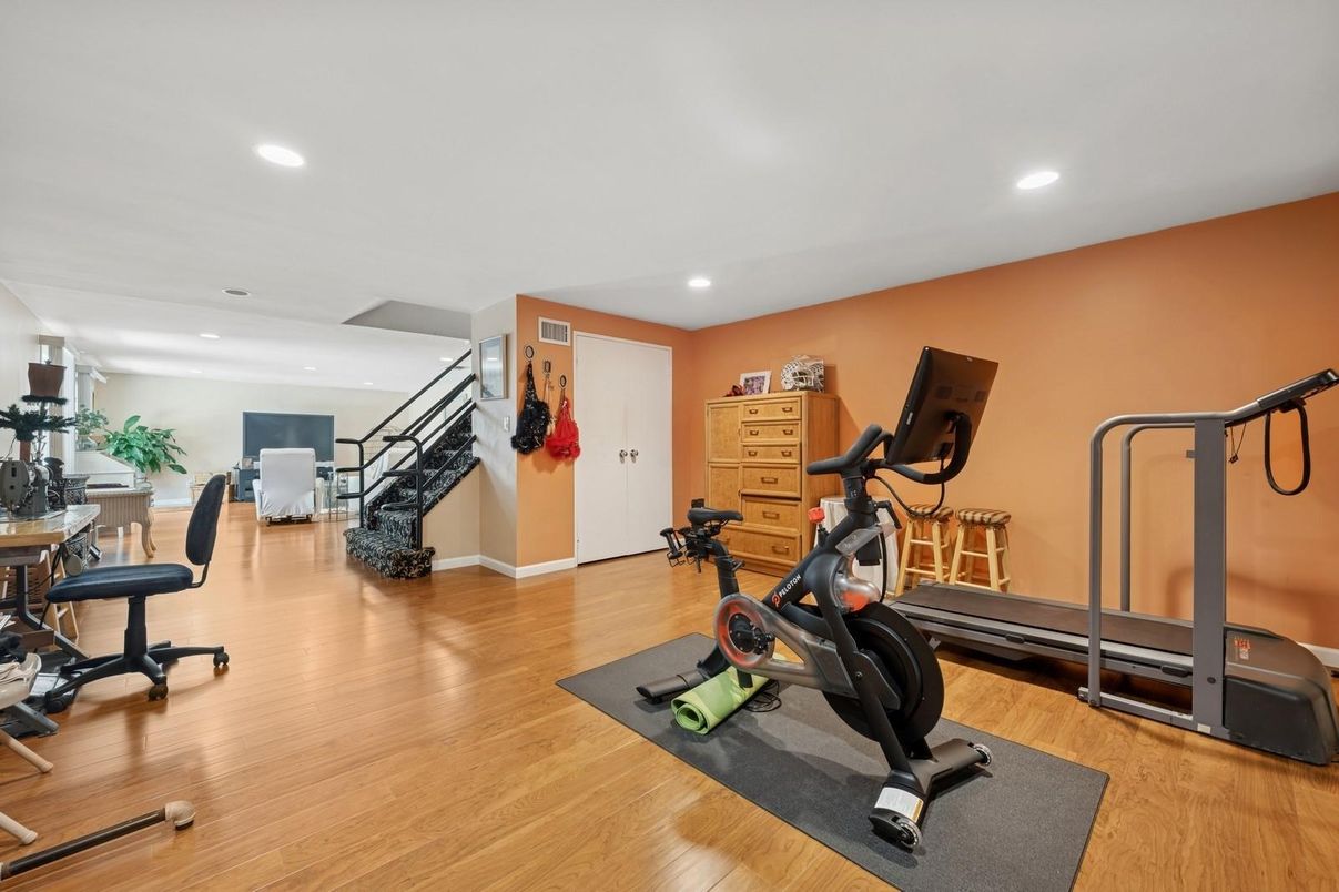 Fitness Equipment, Interior, Recessed Lighting, Wood Texture Flooring