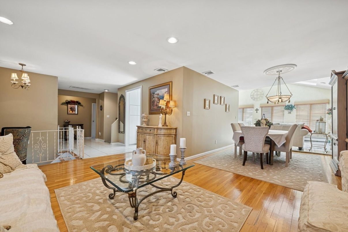 Chandelier, Dining room, Interior, Recessed Lighting, Wood Texture Flooring