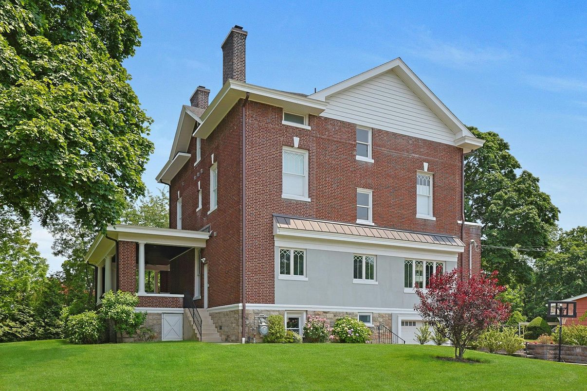 Backyard, Exterior, Facade, Brick Facade, American Foursquare