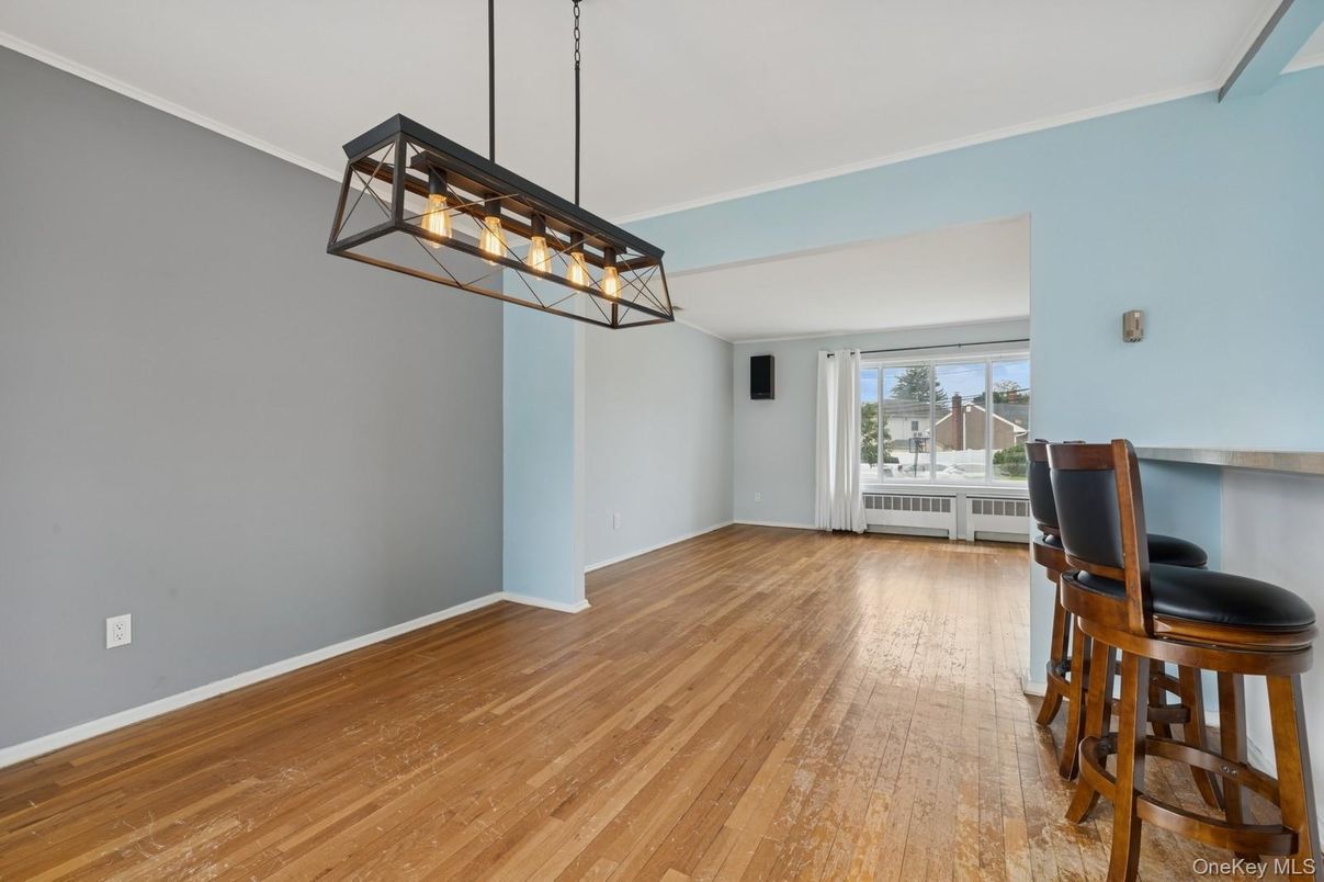 Interior, Pendant Lights, Wood Texture Flooring