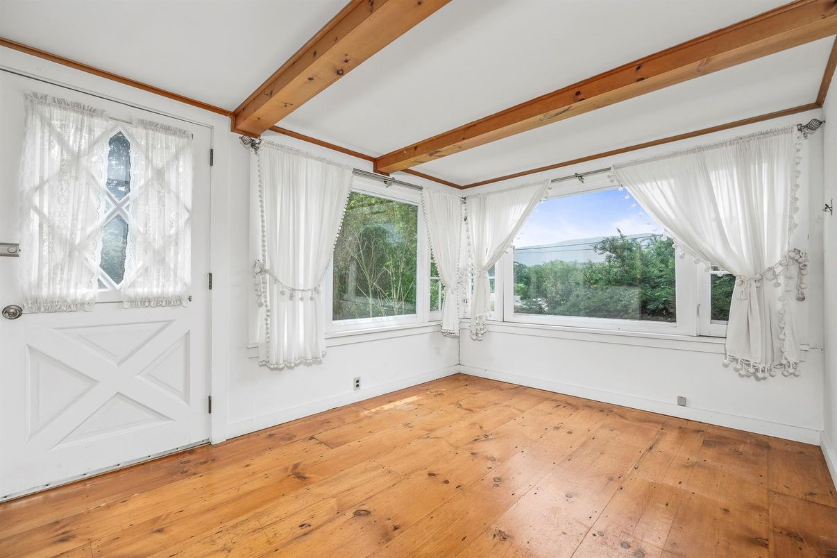 Empty room, Interior, Wooden Beams, Wood Texture Flooring