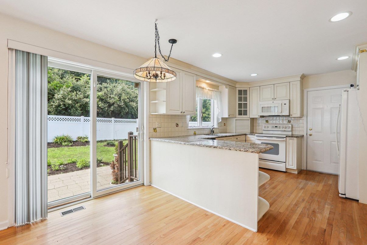 Interior, Kitchen, Pendant Lights, Recessed Lighting, Wood Texture Flooring