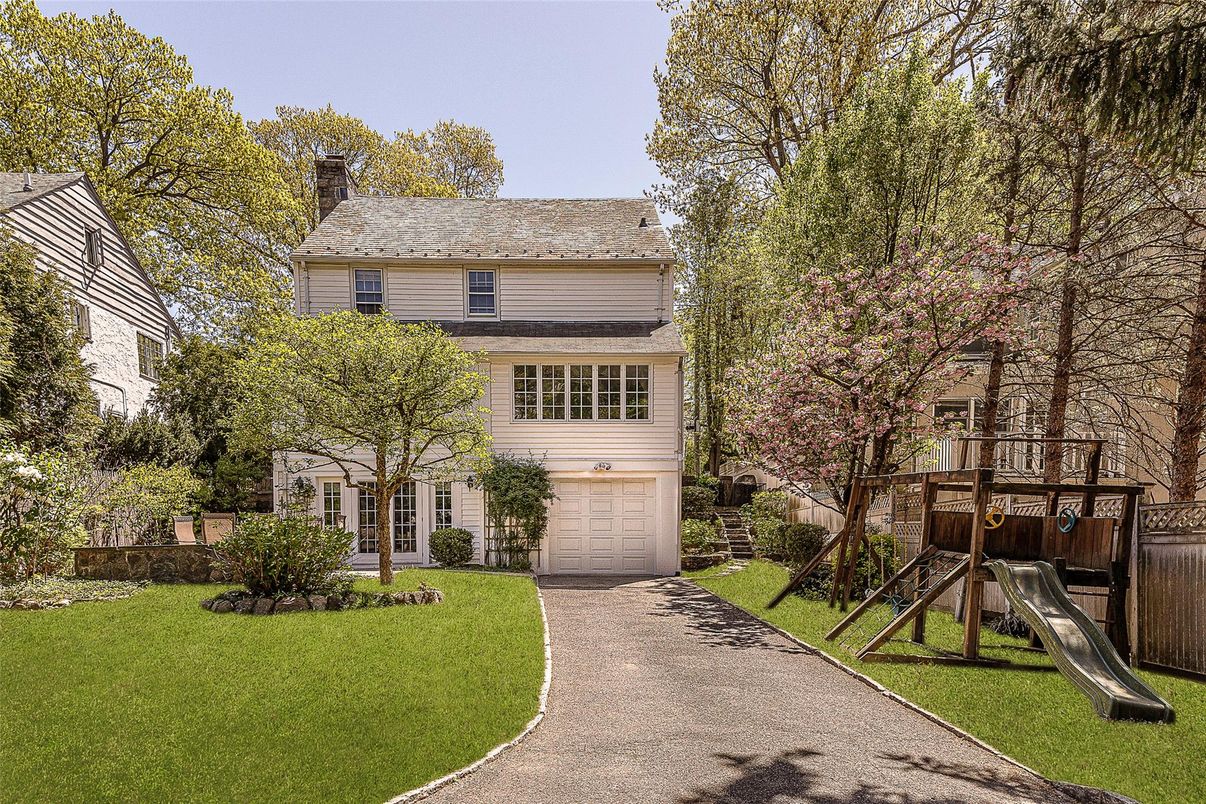 Attached, Backyard, Exterior, Facade, Playground, Georgian