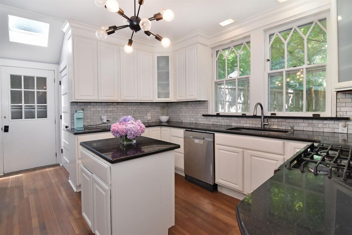 Interior, Kitchen, Pendant Lights, Wood Texture Flooring