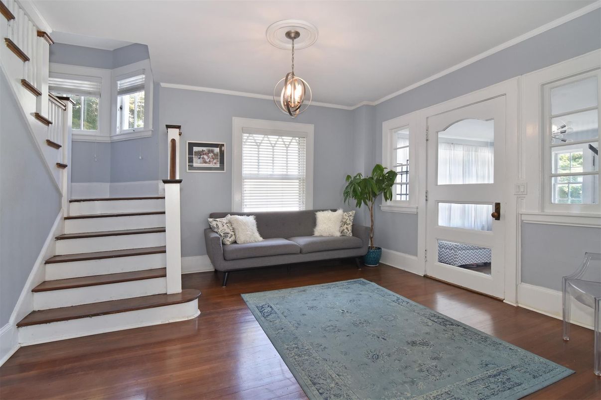 Interior, Pendant Lights, Wood Texture Flooring