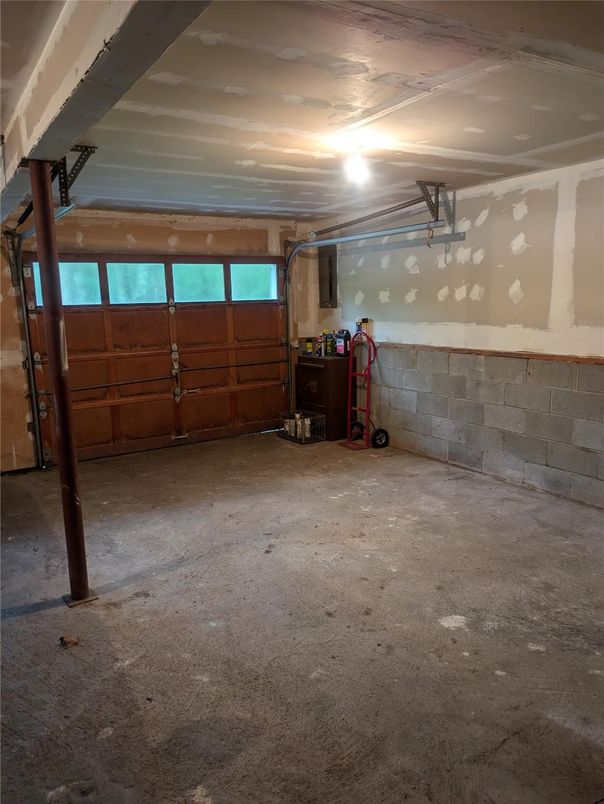 Garage, Interior, Stone Walls