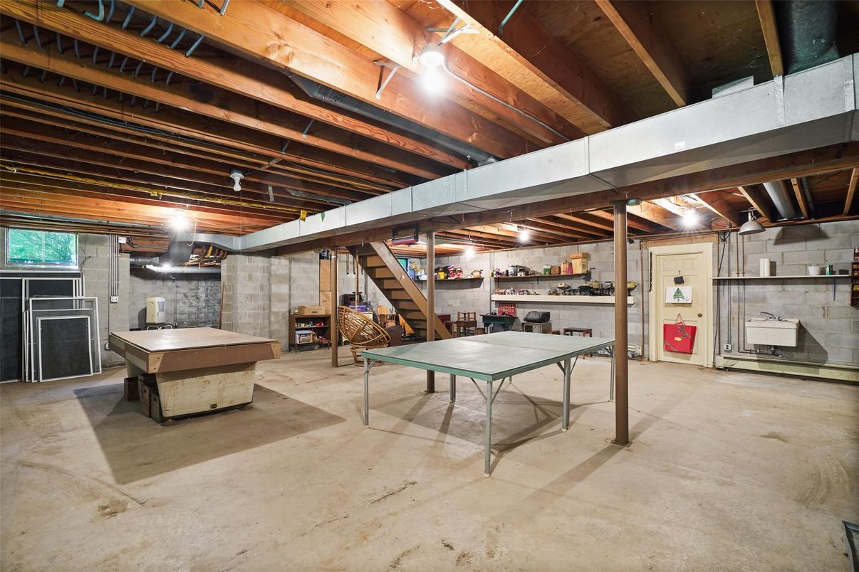 Game Room, Interior, Wooden Beams