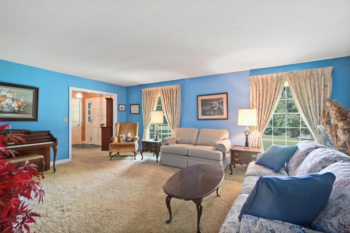 Interior, Living room, Piano
