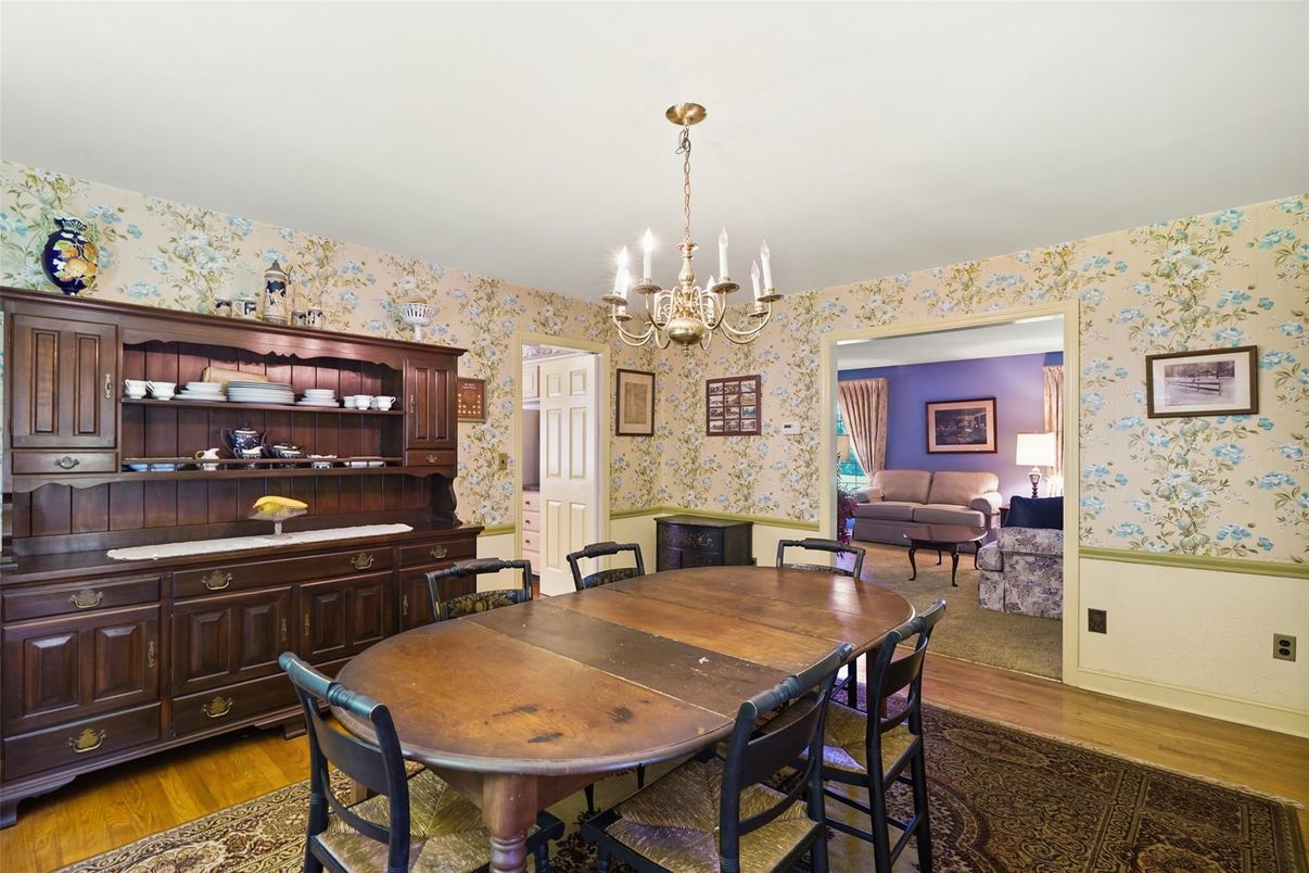 Chandelier, Dining room, Interior, Living room, Wood Texture Flooring
