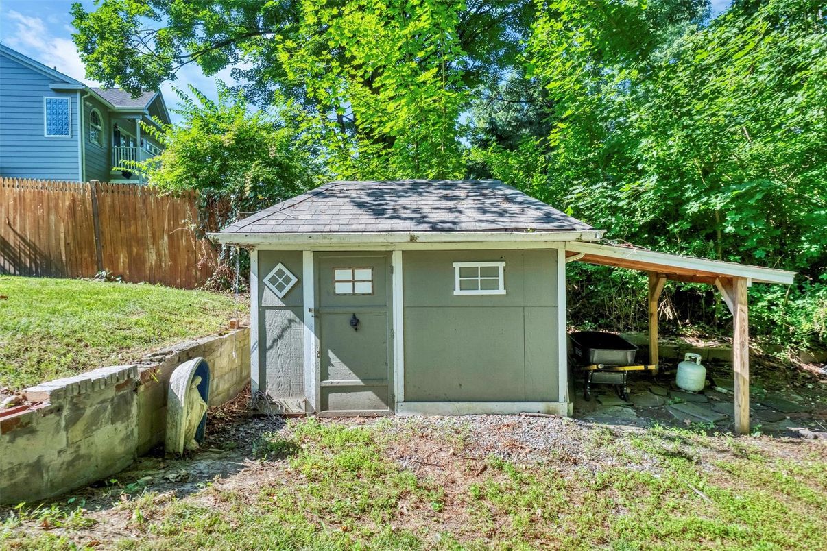 Backyard, Detached Garage, Exterior