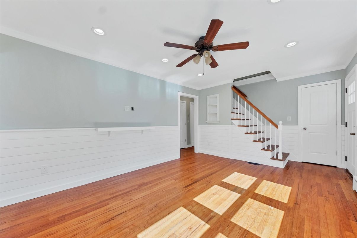 Empty room, Interior, Recessed Lighting, Wood Texture Flooring