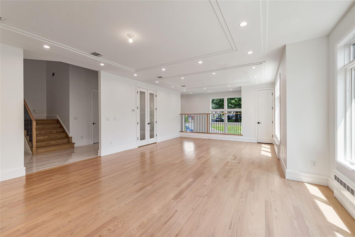 Empty room, Interior, Recessed Lighting, Wood Texture Flooring