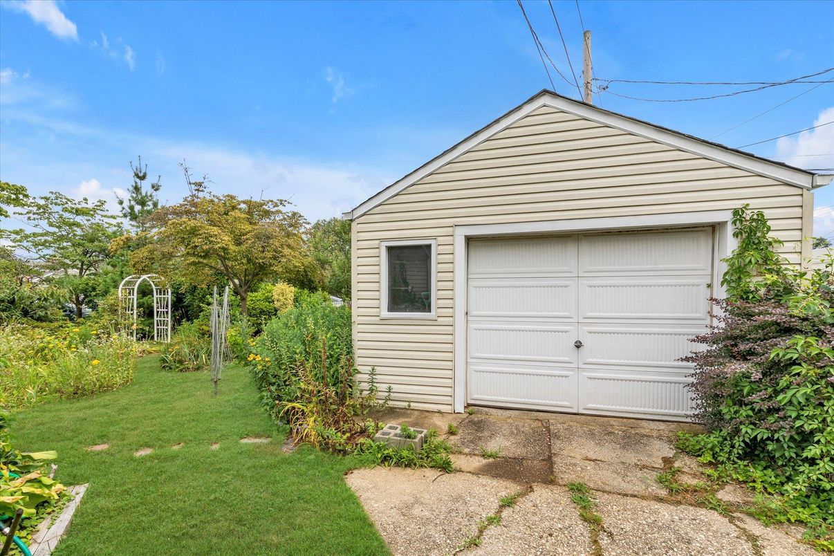 Backyard, Detached Garage, Exterior