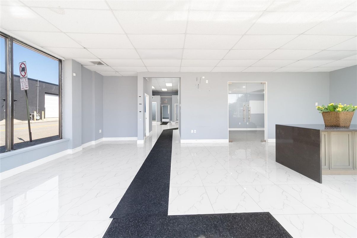 Empty room, Interior, Marble, Recessed Lighting