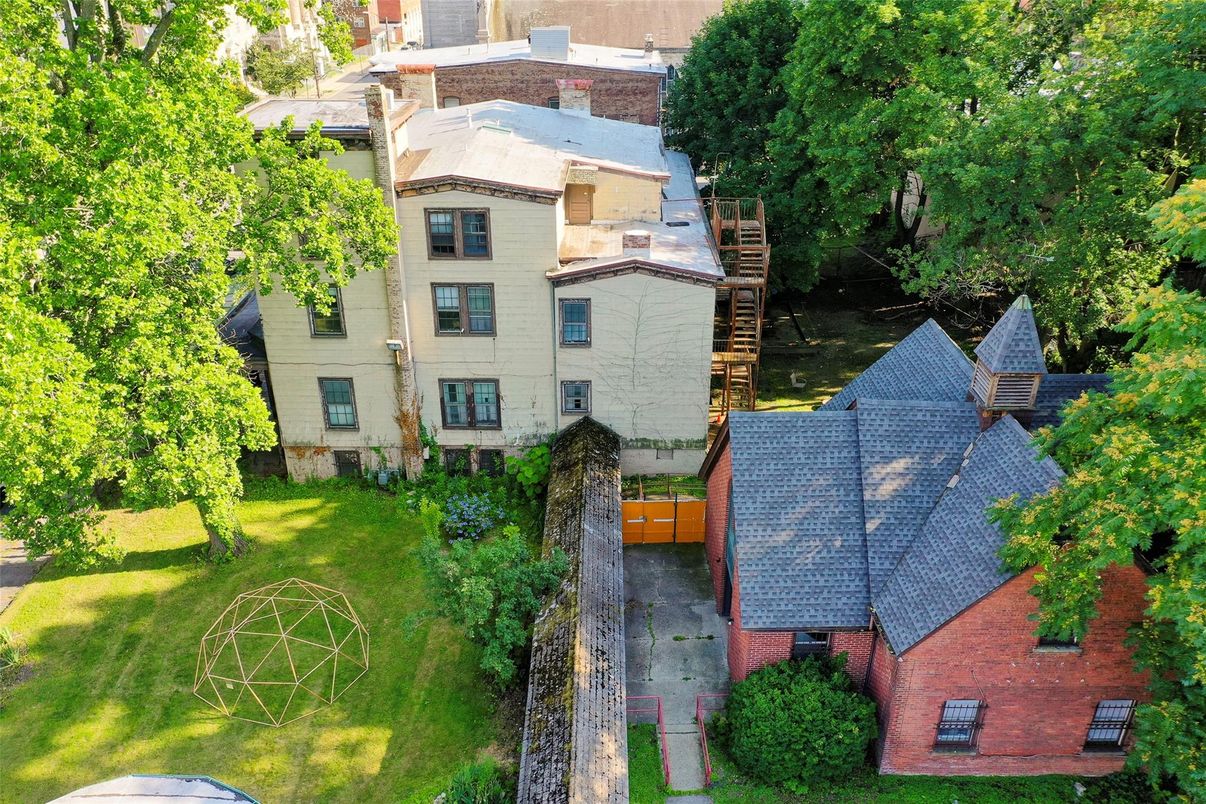 Exterior, Drone