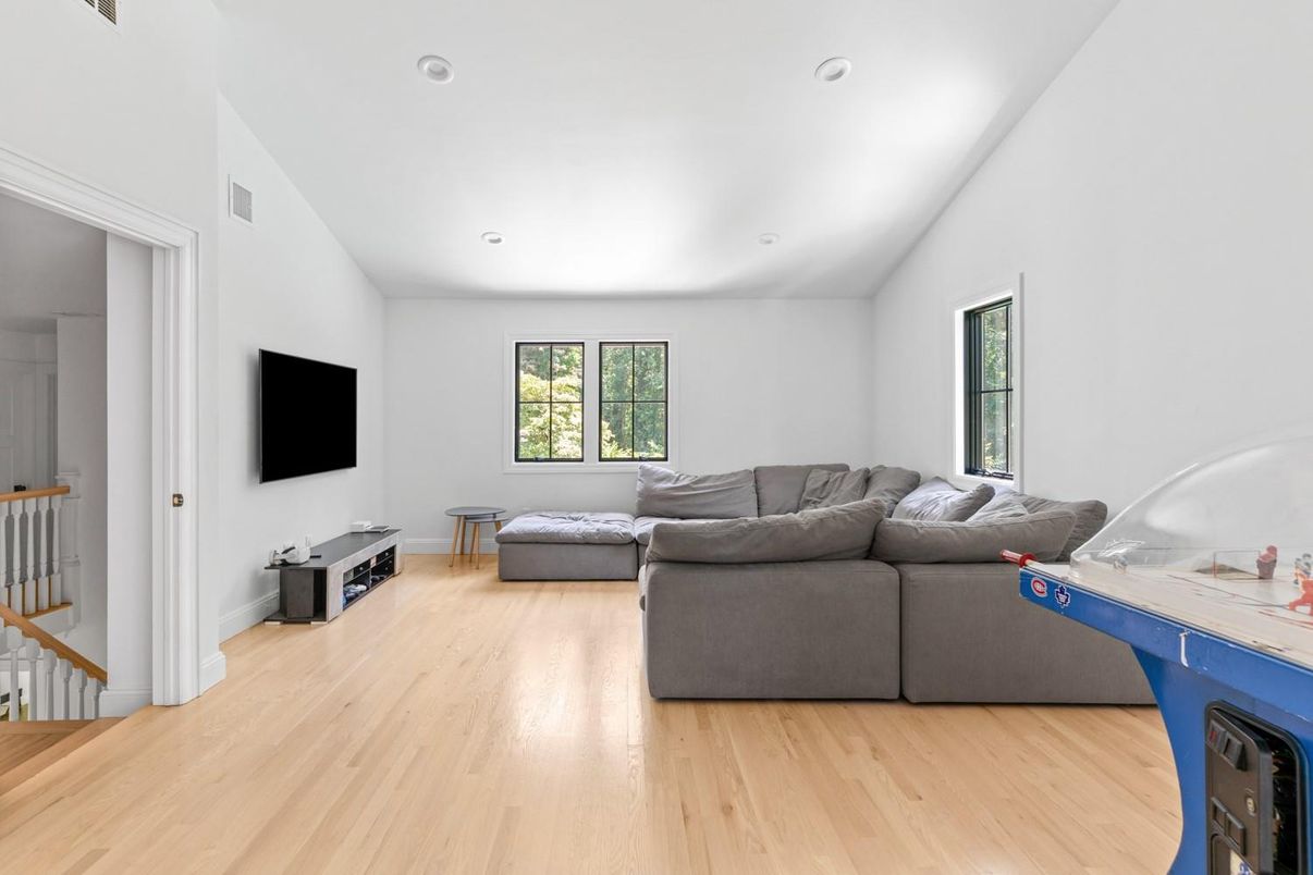 Interior, Living room, Recessed Lighting, Wood Texture Flooring