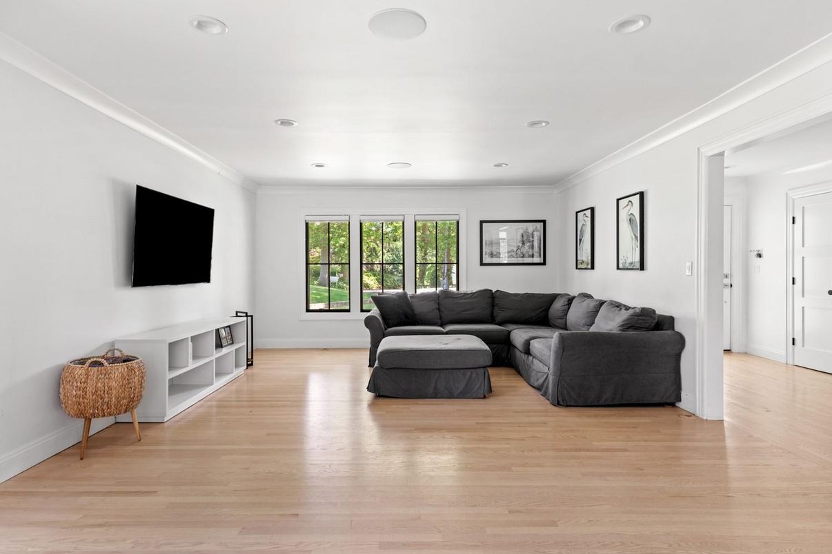 Interior, Living room, Recessed Lighting, Wood Texture Flooring