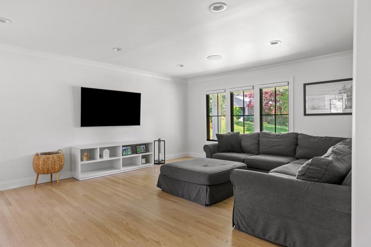 Interior, Living room, Recessed Lighting, Wood Texture Flooring