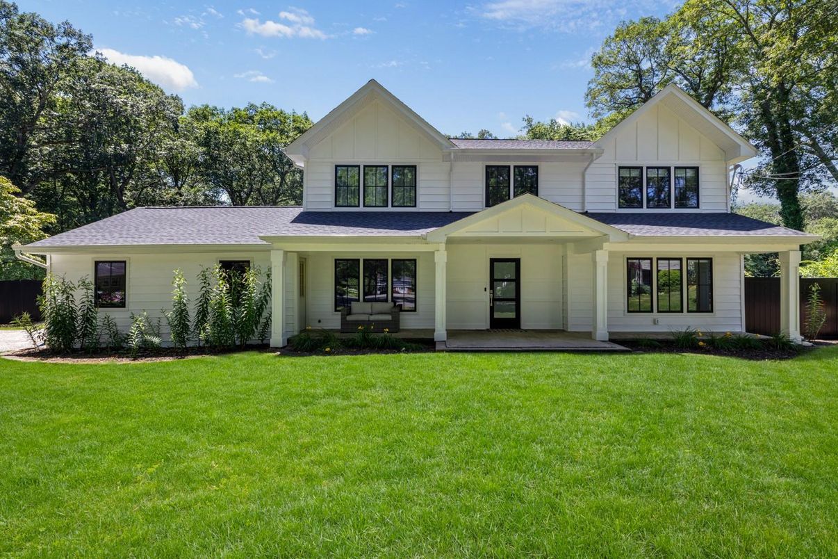 Exterior, Facade, Farmhouse