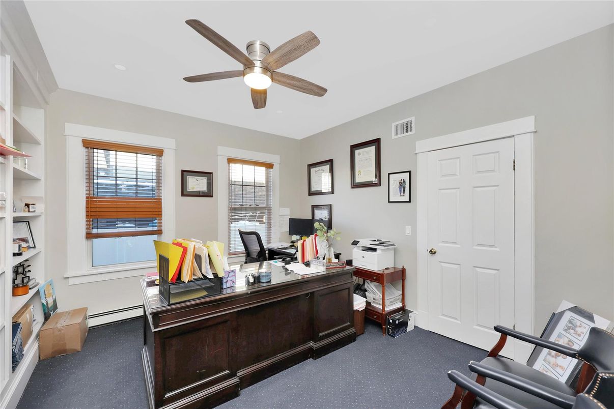 Home Office, Interior