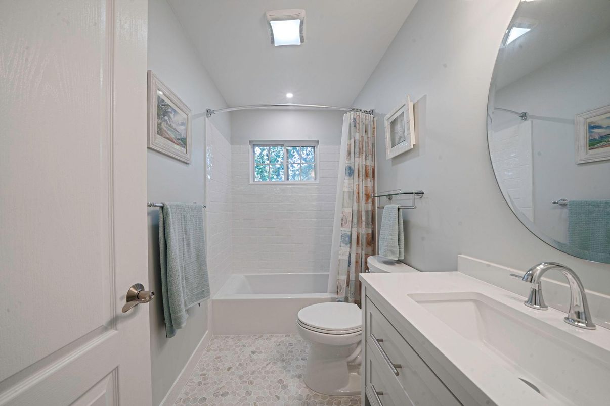 Bathroom, Interior, Recessed Lighting