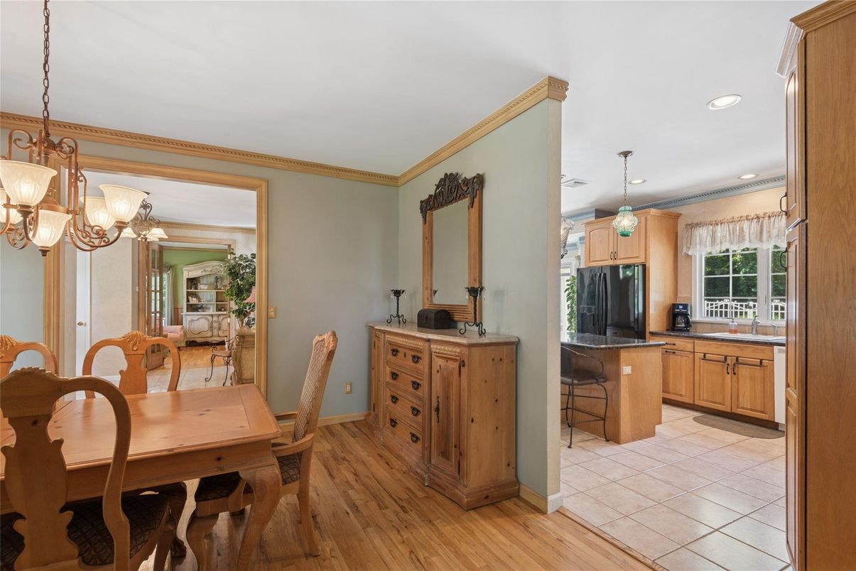 Chandelier, Dining room, Interior, Kitchen, Pendant Lights, Recessed Lighting, Wood Texture Flooring