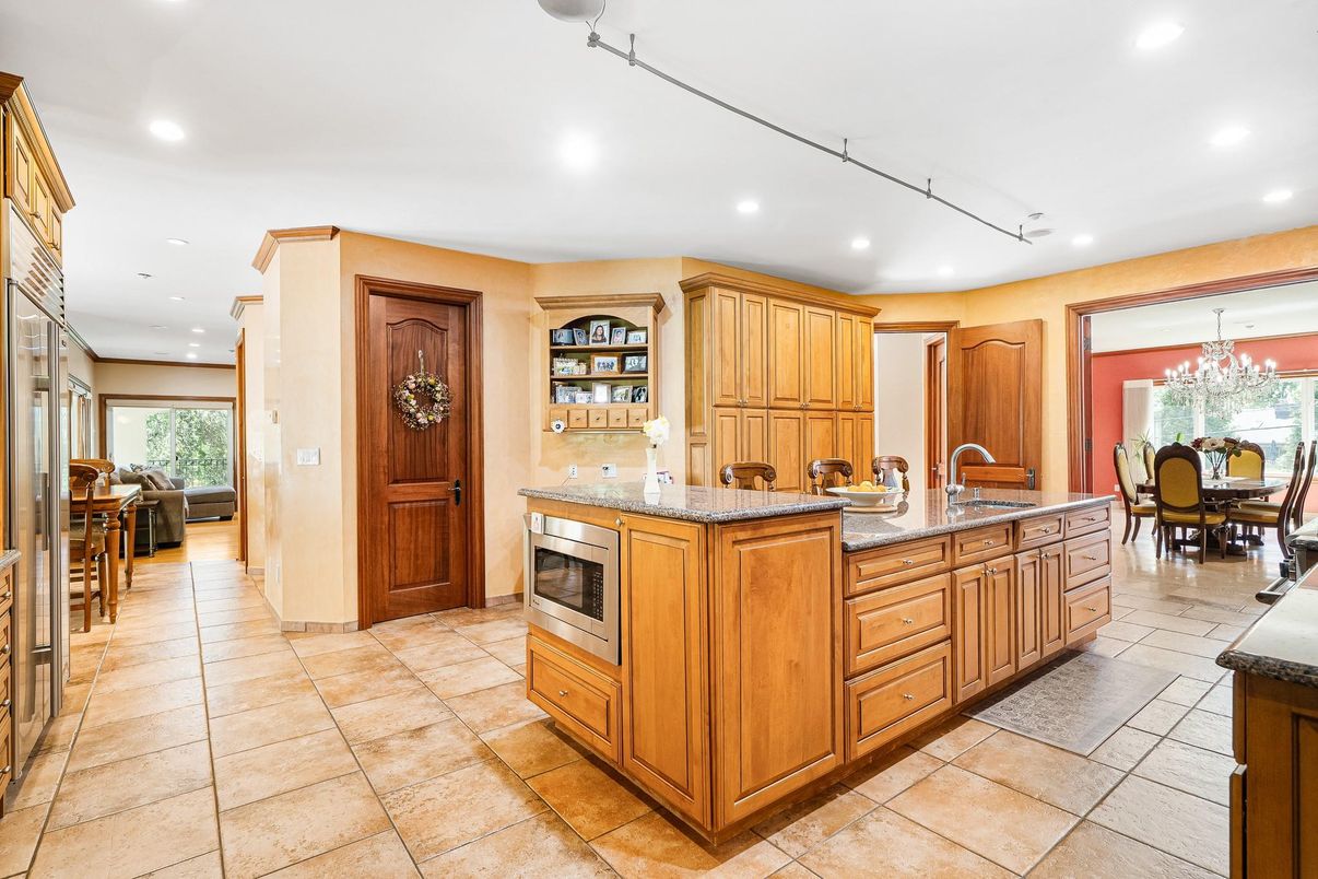 Chandelier, Dining room, Interior, Kitchen, Recessed Lighting