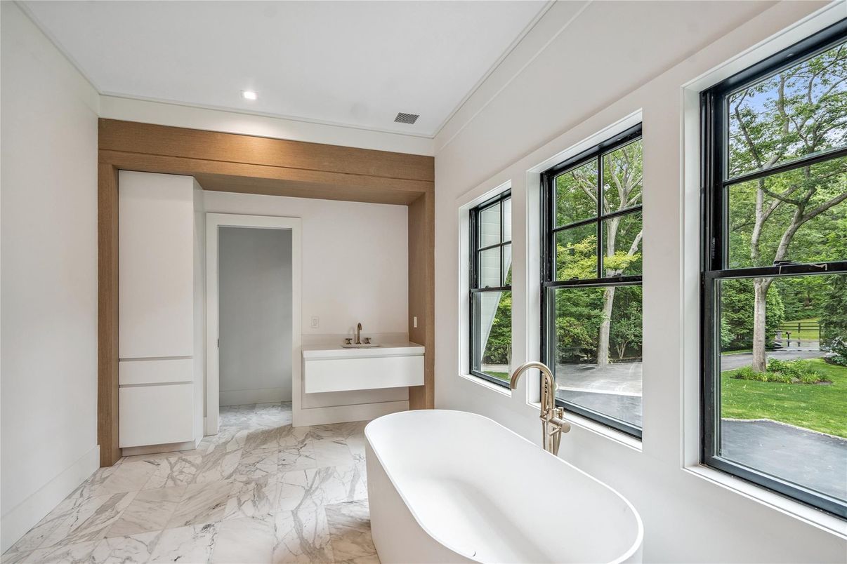 Bathroom, Dual Sink Vanities, Free Standing Baths, Interior, Marble, Recessed Lighting