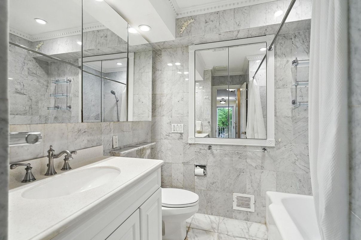 Bathroom, Interior, Marble, Marble Walls, Recessed Lighting