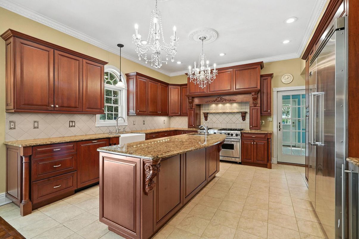 Chandelier, Interior, Kitchen, Recessed Lighting, Stainless Steel Appliances