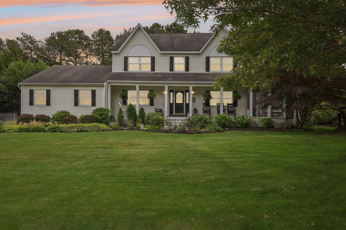 Exterior, Facade, Farmhouse